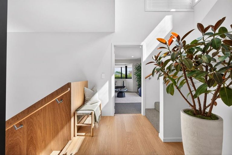 Photo of property in 2/10 Sylvan Park Avenue, Milford, Auckland, 0620