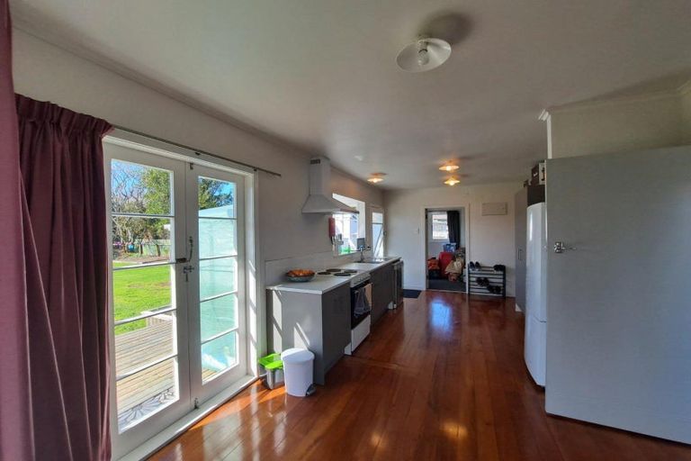 Photo of property in 9 Pukatea Street, Inglewood, 4330