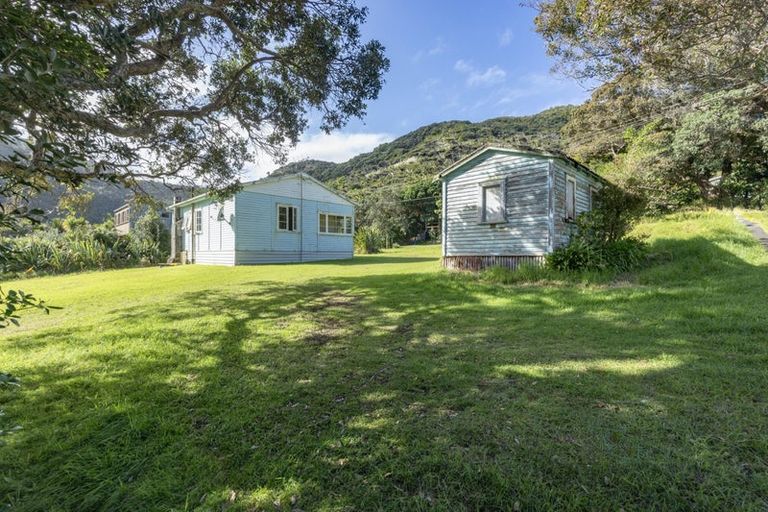 Photo of property in 116 Garden Road, Piha, 0772