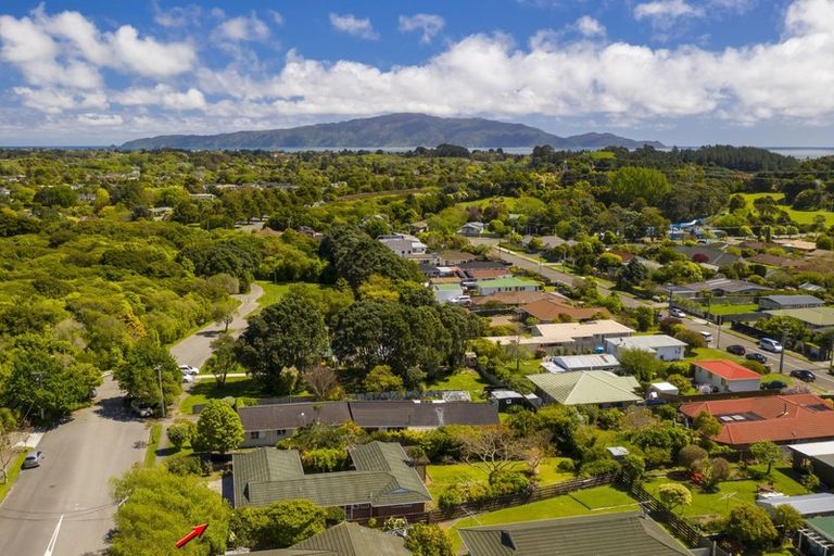 Photo of property in 87 Ngaio Road, Waikanae, 5036