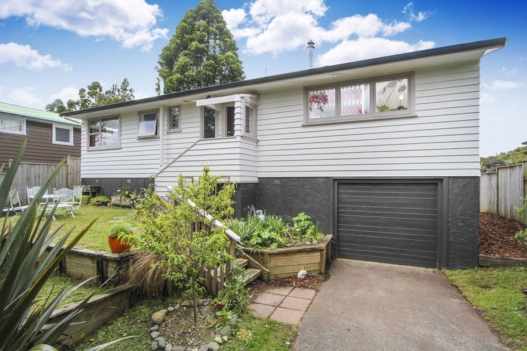 Photo of property in 30 Rimutaka Place, Titirangi, Auckland, 0604