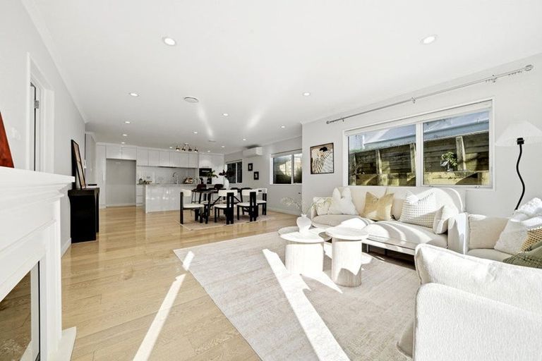 Photo of property in 152a Weatherly Road, Torbay, Auckland, 0630