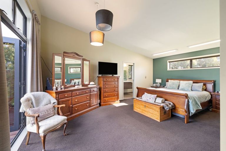 Photo of property in 5/454 Stoney Creek Road, Kelvin Grove, Palmerston North, 4470