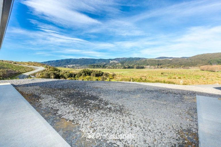 Photo of property in 9 Margaret Mahy Drive, Blue Mountains, Upper Hutt, 5371