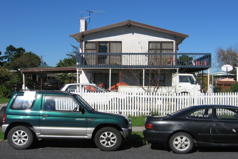 Photo of property in 131 Edgewater Drive, Pakuranga, Auckland, 2010