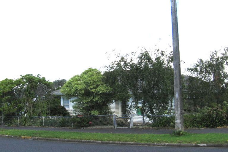 Photo of property in 3 Lynbrooke Avenue, Blockhouse Bay, Auckland, 0600