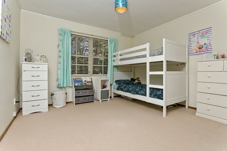 Photo of property in 28 Lavery Place, Sunnynook, Auckland, 0632