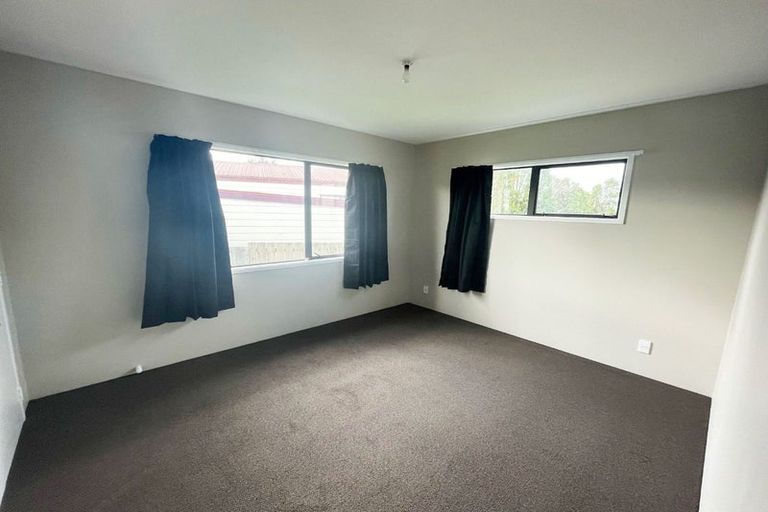 Photo of property in 3/10 Solveig Place, Randwick Park, Auckland, 2105