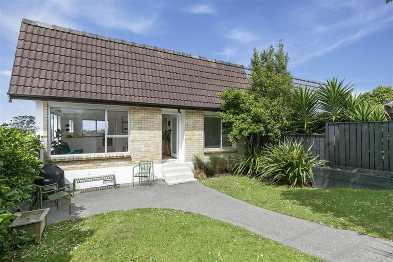 Photo of property in 1/137 Rangatira Road, Beach Haven, Auckland, 0626