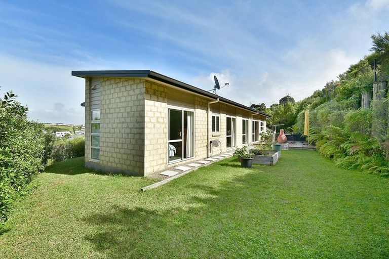 Photo of property in 17 Waldorf Crescent, Orewa, 0931