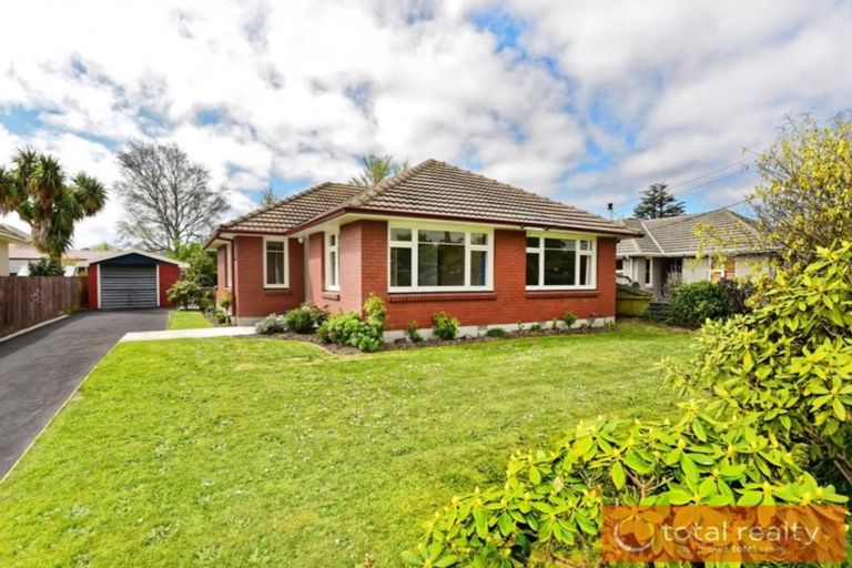 Photo of property in 6 Kinnaird Place, Hillmorton, Christchurch, 8025