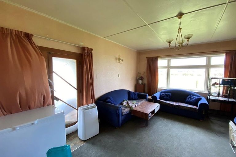 Photo of property in 328 Arapaepae Road, Levin, 5571