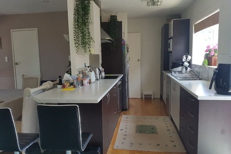 Photo of property in 38 Deverell Place, Northcross, Auckland, 0632