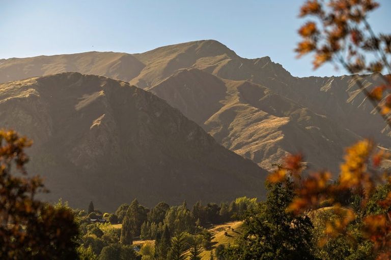 Photo of property in 32 Hogans Gully Road, Arrowtown, 9371