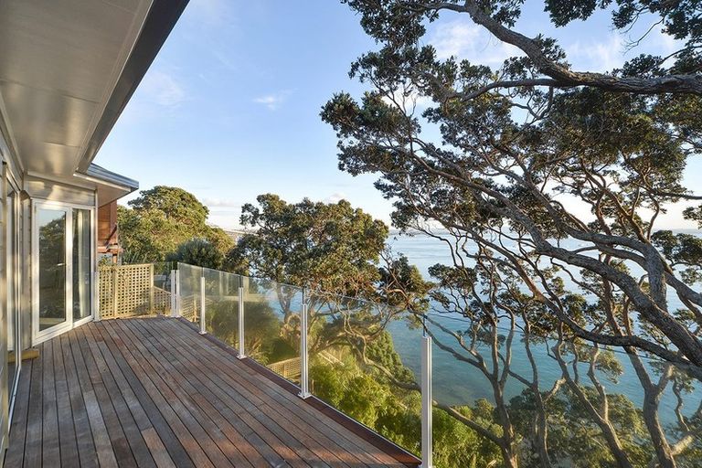 Photo of property in 74 Queen Street, Northcote Point, Auckland, 0627