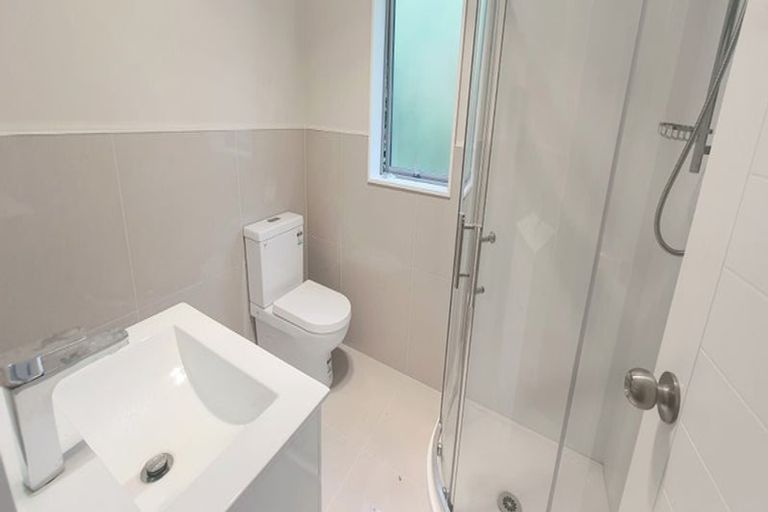 Photo of property in 15 Walnut Lane, Browns Bay, Auckland, 0630