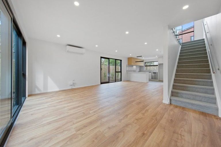 Photo of property in 41 Golf Road, New Lynn, Auckland, 0600