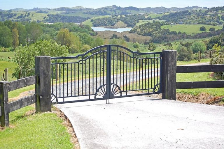 Photo of property in 924 Oneriri Road, Kaiwaka, 0573