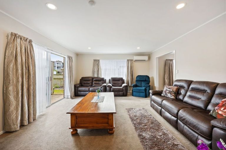 Photo of property in 1/242 Botany Road, Golflands, Auckland, 2013