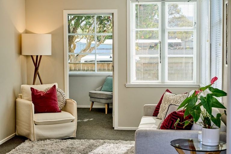 Photo of property in 33 Gibson Crescent, Naenae, Lower Hutt, 5011