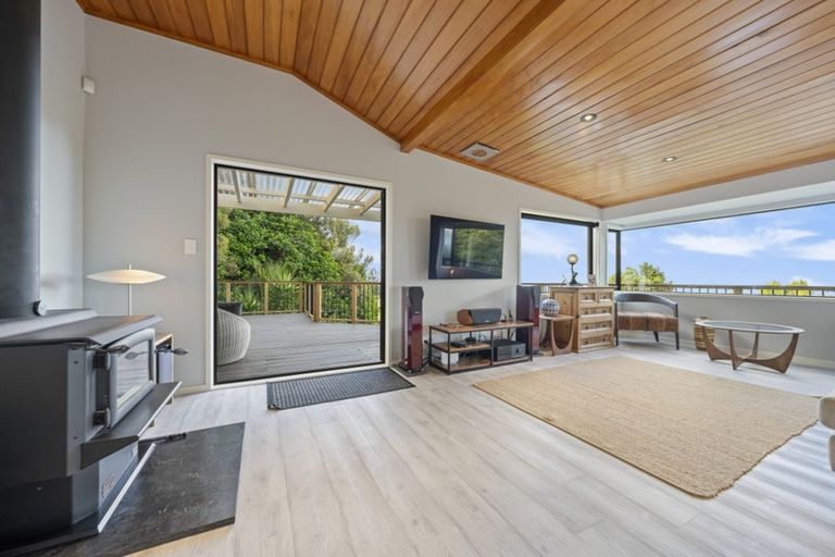 Photo of property in 19 Cascade Avenue, Waiatarua, Auckland, 0604