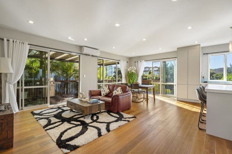 Photo of property in 5 Bintulu Place, Fairview Heights, Auckland, 0632