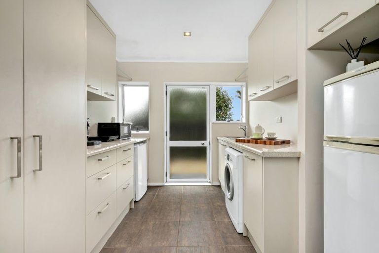 Photo of property in 16 Chippewa Place, Conifer Grove, Takanini, 2112