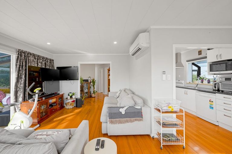 Photo of property in 5 Edgewood Way, Henderson, Auckland, 0612