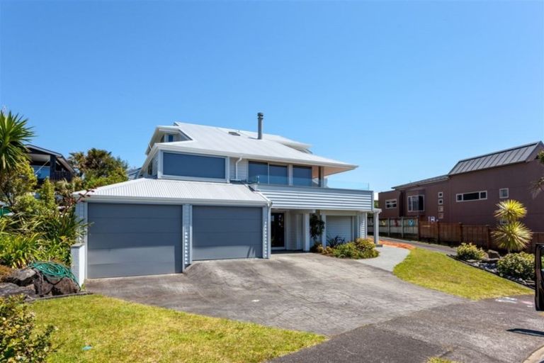 Photo of property in 115 Oratia Place, Onemana, Whangamata, 3691