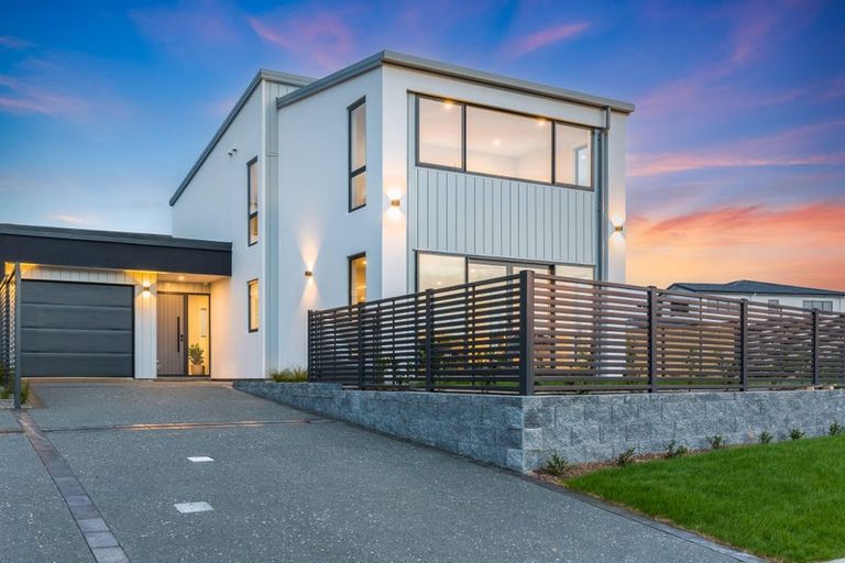 Photo of property in 2a Kaiaho Close, Aotea, Porirua, 5024
