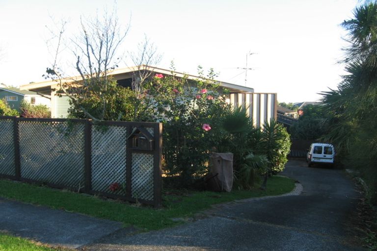 Photo of property in 24 Sunnyhill Crescent, Sunnyhills, Auckland, 2010