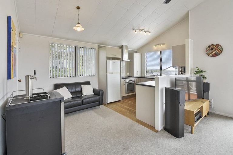 Photo of property in 1/21 Mataura Place, Clover Park, Auckland, 2019