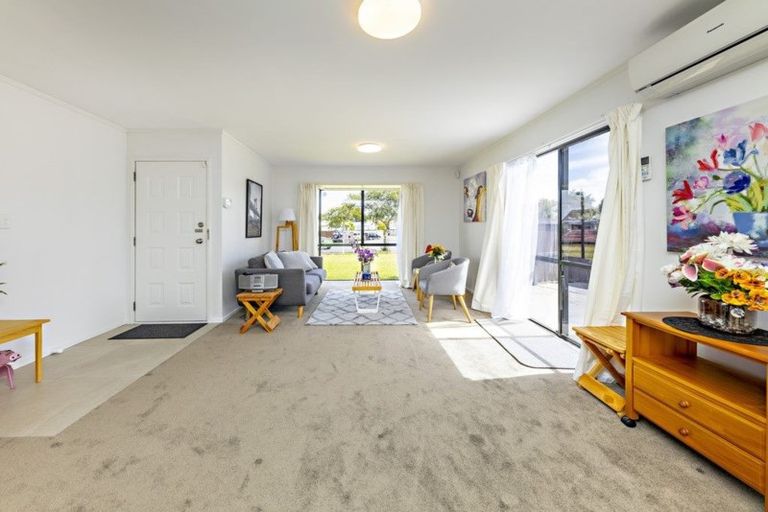 Photo of property in 34 Horlicks Place, Randwick Park, Auckland, 2105