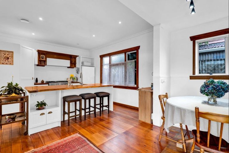 Photo of property in 7 Seddon Street, Westown, New Plymouth, 4310