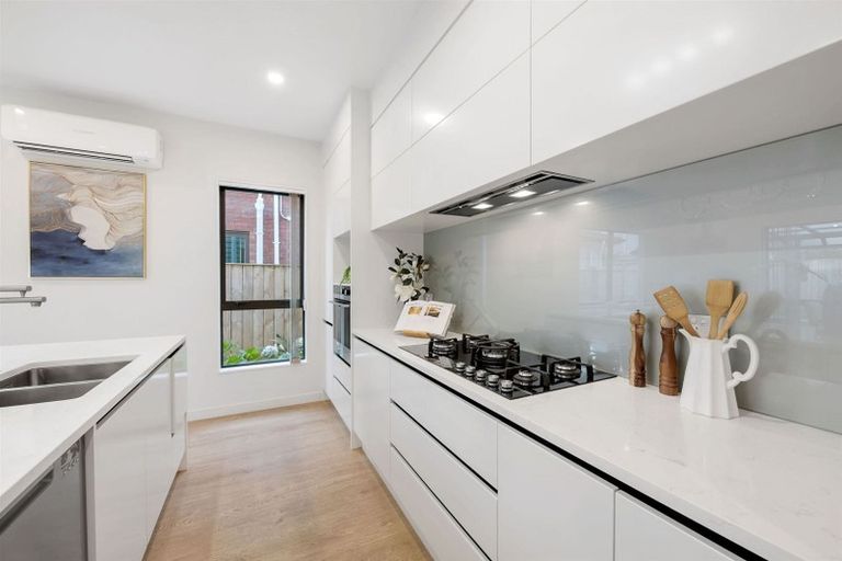 Photo of property in 6 Hinoki Way, Flat Bush, Auckland, 2019