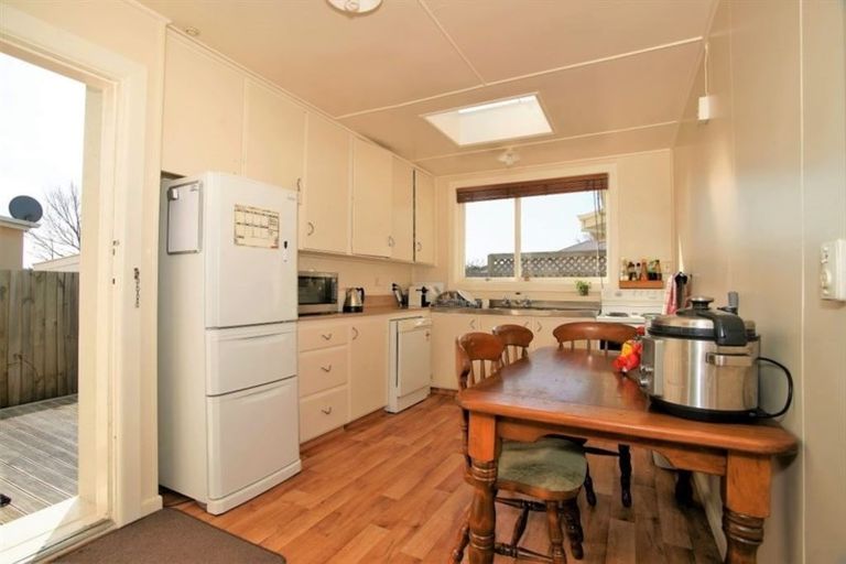 Photo of property in 2/13 Sullivan Avenue, Mangere Bridge, Auckland, 2022
