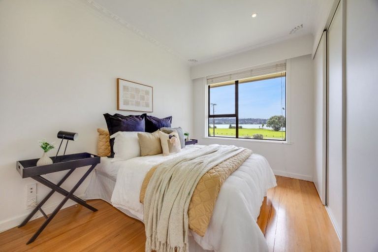 Photo of property in 65 Kiwi Esplanade, Mangere Bridge, Auckland, 2022
