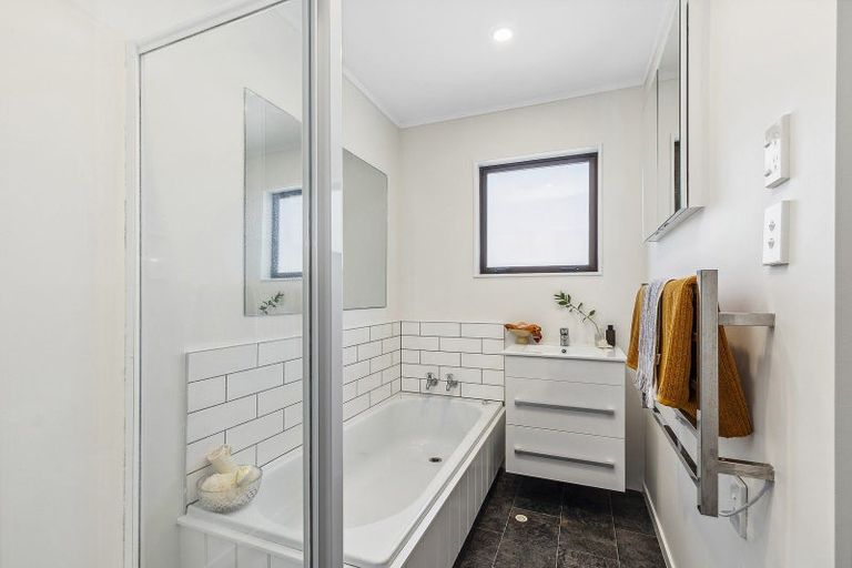 Photo of property in 11 Thatcher Crescent, Crofton Downs, Wellington, 6035