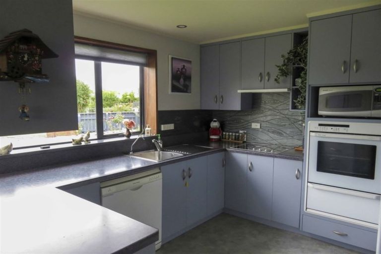 Photo of property in 14 Kirkoswald Street, Wallacetown, 9816