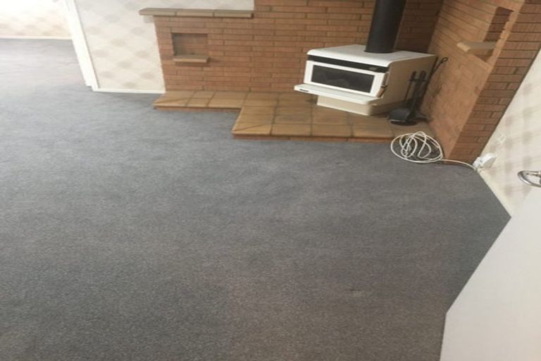 Photo of property in 1/28 Sequoia Place, Sunnynook, Auckland, 0620