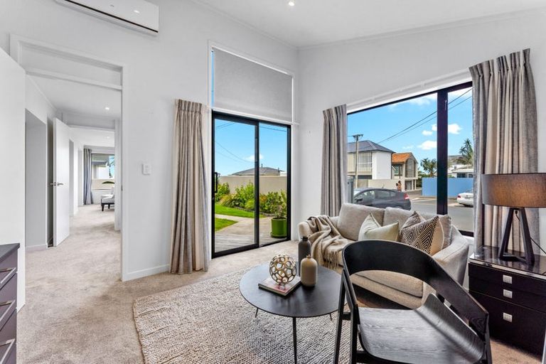 Photo of property in 1/62 Milford Road, Milford, Auckland, 0620