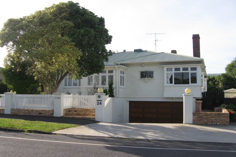 Photo of property in 24 Argyle Street, Herne Bay, Auckland, 1011
