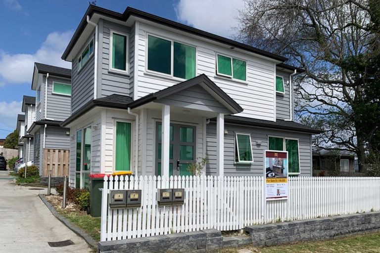 Photo of property in 4a Sherwood Avenue, Te Atatu South, Auckland, 0610