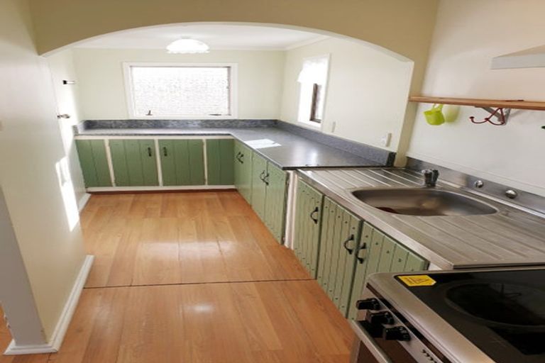 Photo of property in 1/856 East Coast Road, Northcross, Auckland, 0630