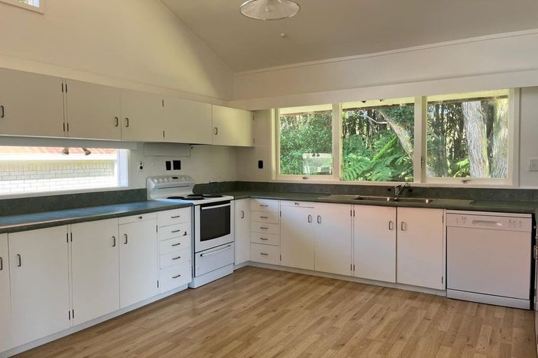 Photo of property in 27 Walpole Avenue, Hillpark, Auckland, 2102