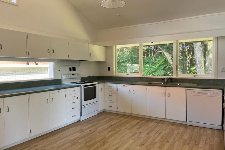 Photo of property in 27 Walpole Avenue, Hillpark, Auckland, 2102