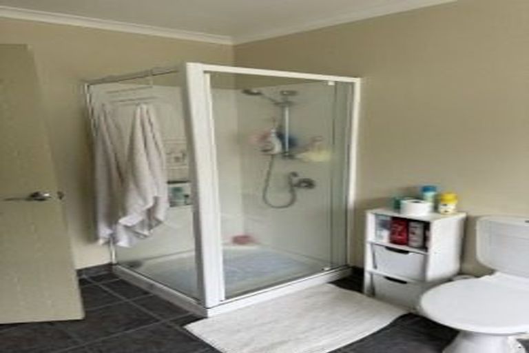 Photo of property in 73 Guildford Drive, Paraparaumu, 5032