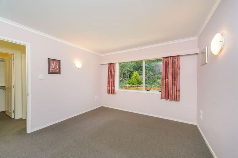 Photo of property in 24 La Lena Grove, Fitzherbert, Palmerston North, 4410