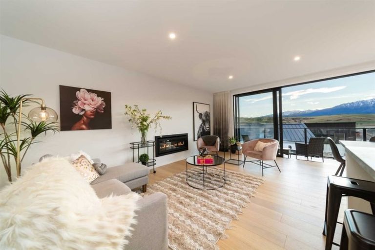 Photo of property in 39 Rannoch Drive, Jacks Point, Queenstown, 9371