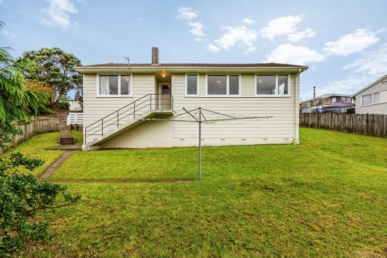 Photo of property in 16 Komata Grove, Waitangirua, Porirua, 5024